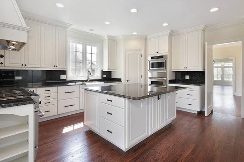 31 White Kitchen Cabinets Ideas in 2020 - Liquid Image