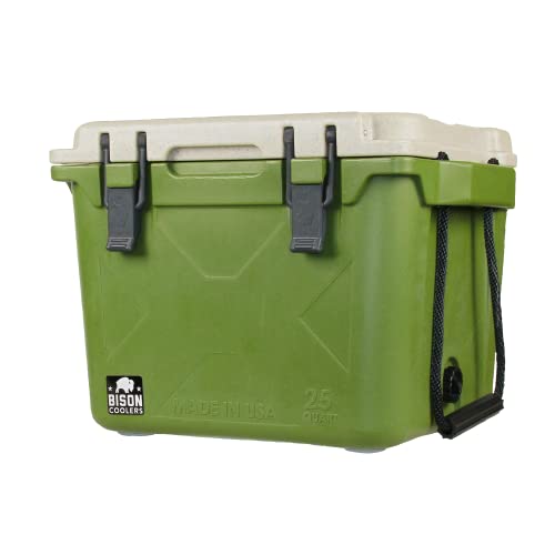 Best 25 Quart Cooler (2023 Update) Liquid Image